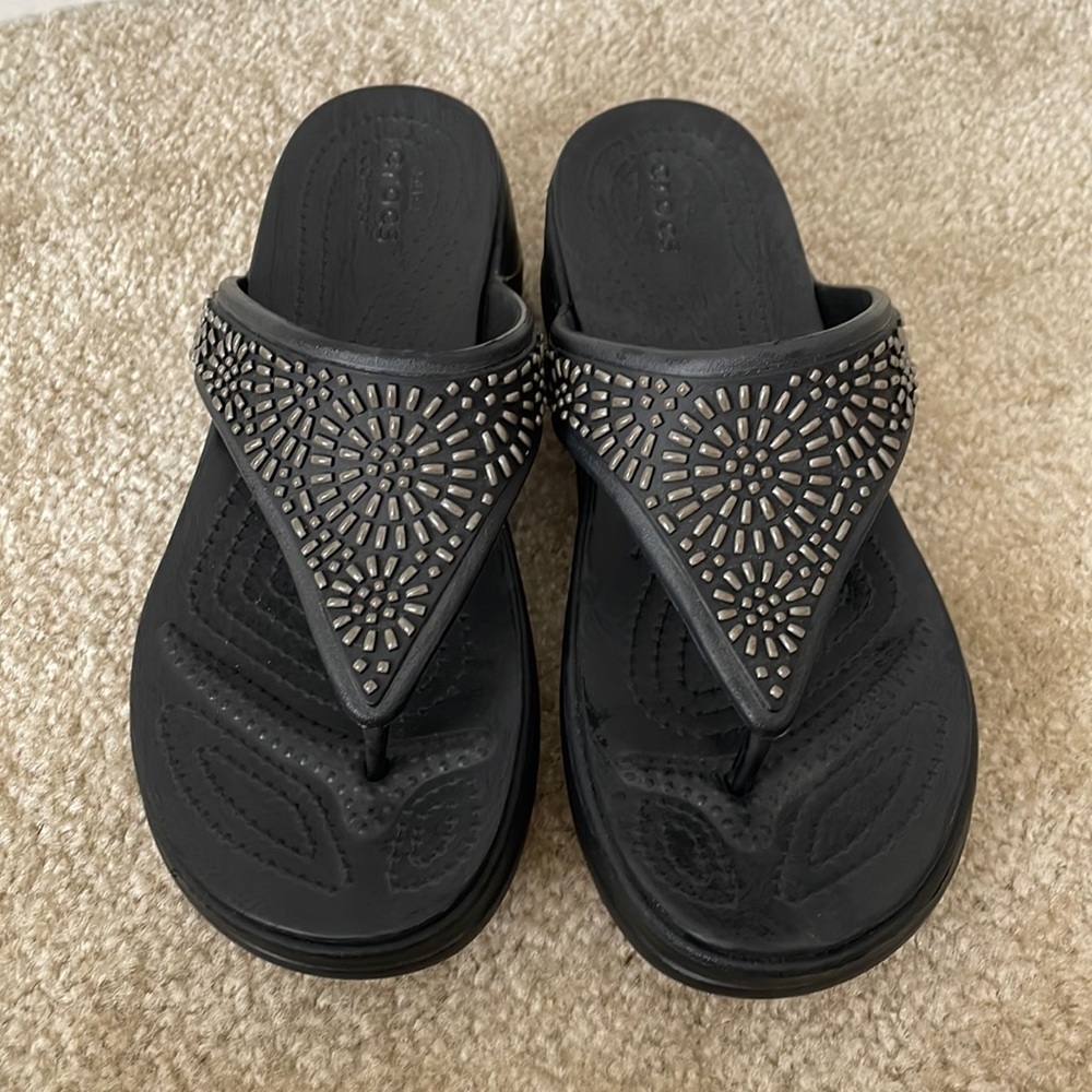 Crocs size 8 detailed flip flops with wedge